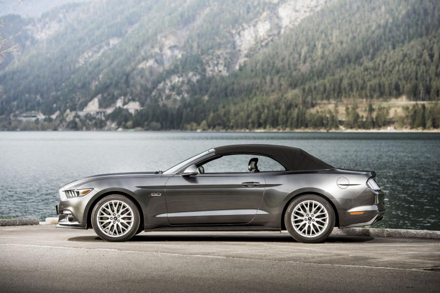  Ford Mustang GT Convertible 2015 года  (EU) (фото 26 из 32)